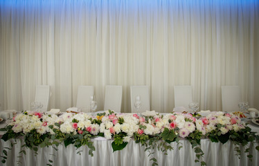  Elegant wedding tables. Wedding flowers decoration in the restaurant