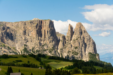 Seiseralm mit Blick auf den Schlern in Südtirol