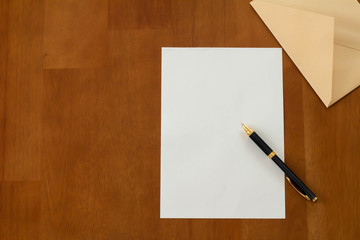 便箋と封筒とボールペン