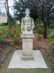 Obraz premium Beautiful stone statue of the general & computer scientist Henri Gouraud. Ajaccio square, Paris 7, France.