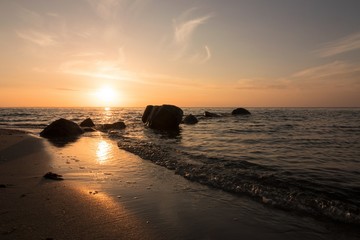 Fototapeta na wymiar scenic seaside with beach at sunset 