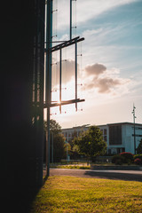 Coucher de soleil sur un bâtiment