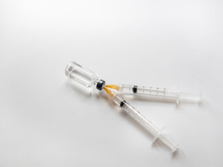 Two syringes in one vial