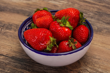 Sweet strawberry in the bowl
