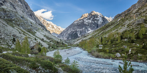 Fototapeta na wymiar river between mountains in ecrins mountain range, french alps