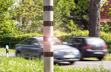Schnelle Autos werden geblitzt