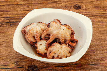 Grilled octopus in the bowl
