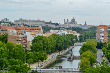 Fototapeta na wymiar madrid, palacio real, catedral, vista aerea de madrid