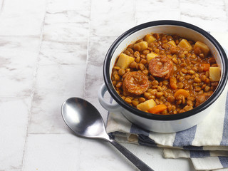 estofado de lentejas con chorizo