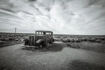 Foto op Canvas Abandoned vintage car rusting in the desert of the American southwest.  © ehrlif