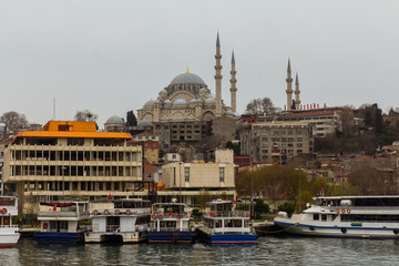 Fototapeta na wymiar View of the Suleymaniye Mosque in Istanbul in rainy weather. Turkey