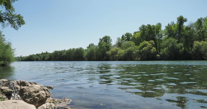 Rheinlandschaft zwischen Istein und Kleinkems. Naturschutzgebiet, Biotope Totengrien im Oberrhein und Blick auf den alten Rhein und Rheininsel