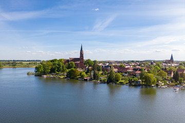 Obraz premium Aussicht auf die Stadt Röbel an der Müritz in Mecklenburg Vorpommern