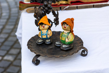 Obraz na płótnie Canvas Pair of figures being sold on local flea market.