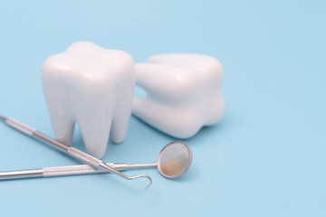 Fototapeta na wymiar Teeth model and dentist tool on blue