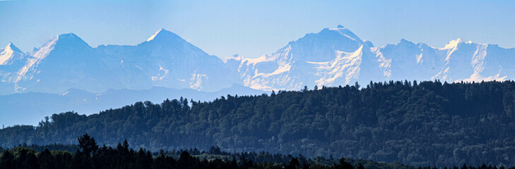 Eiger Mönch und Jungfrau Distanz Panorama Berner Alpen