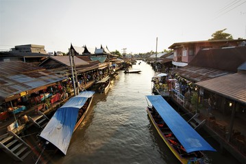 Fototapeta na wymiar boats on the floating market