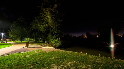 W parku nocą