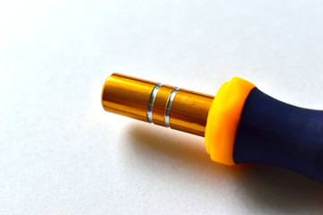 Mounting head for different screwdrivers from the set