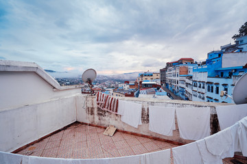 Obraz premium Roof with terrace of moroccan old town. Drying linenы.