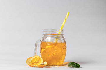 Bebida refrescante de naranja