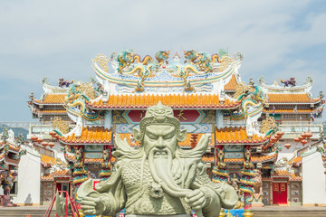 Naklejka premium CHONBURI, TH - 5 April 2020 : giant Guan Yu Statue, Kwnao fighter in the history of China, Statue of the goddess of integrity of China, the shrine of GuanYu in Chonburi Province