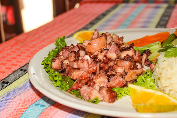 Ensalada con cóctel de pulpo