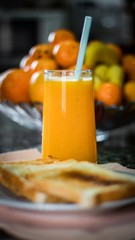 Copo de sumo natural de laranja