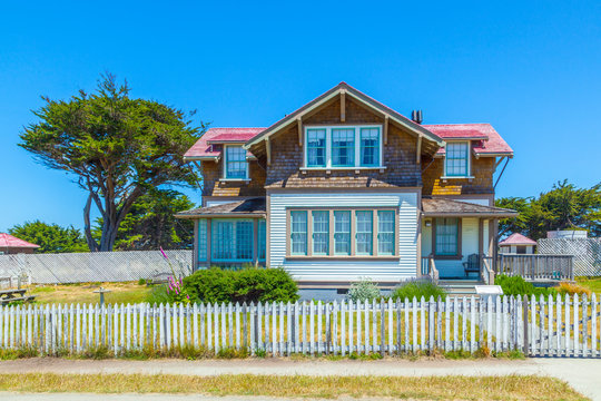 home of lightkeeper of Point Cabrillo Lighthouse