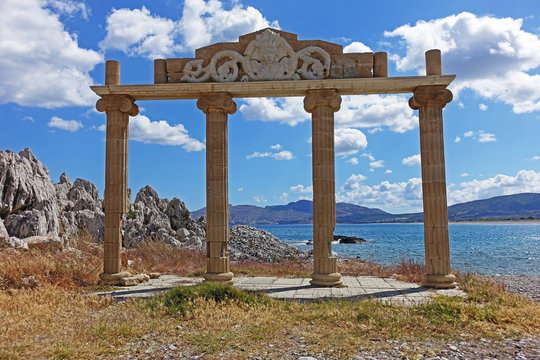 Temple ruins in Haraki