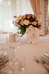 Pink table decor with flowers for a wedding party