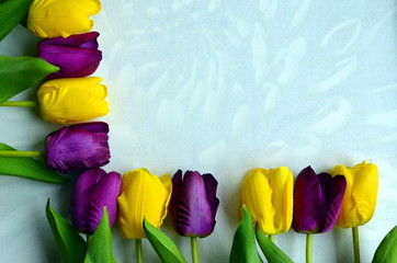 Sztuczne tulipany jak żywe.
