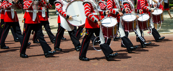 Queen's Guards marching with drums - obrazy, fototapety, plakaty