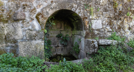 Fototapeta na wymiar old stone water source in portugal - ancient well