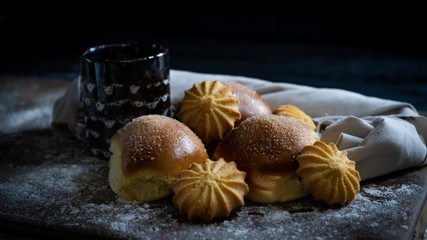 Pan y galletas con café 