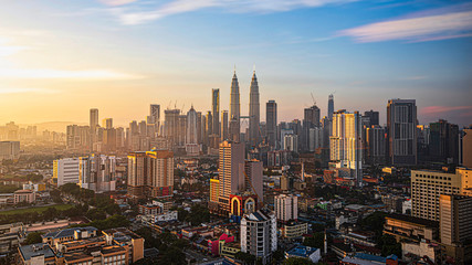 Naklejka premium Kuala Lumpur (Malaysia) cityscape at sunset