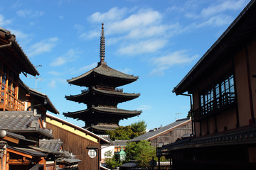 京都　八坂の塔と町並み