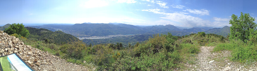 Panorama et payasages depuis le Mont Cima près de Nice
Landscape of Mont Cima in South of France