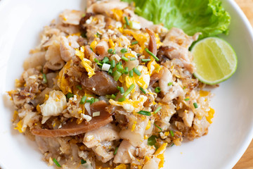 stir fried fresh rice fat noodles with chicken and egg