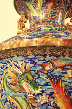 фрагмент росписи старинной фарфоровой напольной китайские ваза