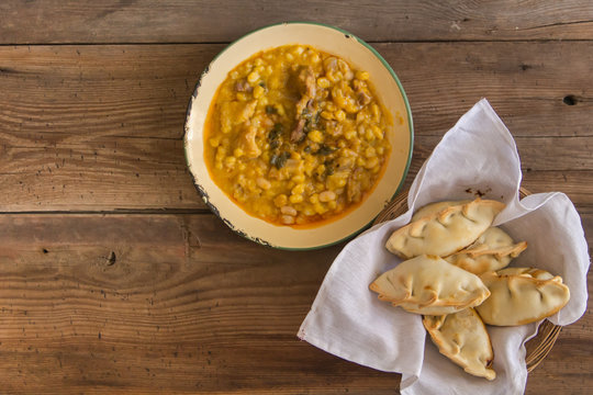 locro dishes and empanadas, traditional Argentine foods that are frequently consumed for national holidays, such as the revolution of May 25 and independence on July 9