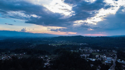 Día y noche en la misma imagen.