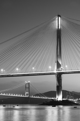 Obraz premium Ting Kau Bridge and Tsing Ma Bridge in Hong Kong at dusk