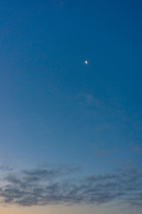 真冬の空と雲と月(２月)