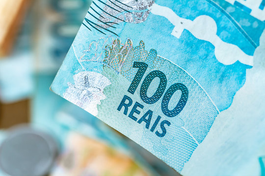 Notas de 100 reais do brasil Stock Photo by ©joelfotos 144692049