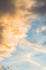 Las nubes cambian de color.