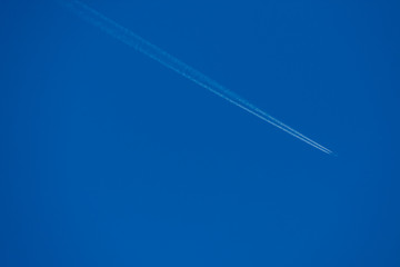 青空と飛行機雲