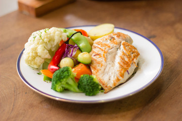 frango fitness com legumes cozidos