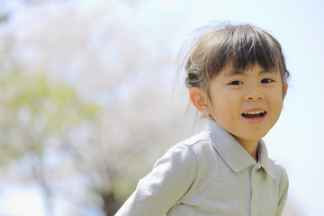 幼児(5歳児)と桜