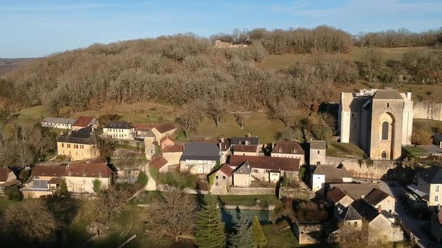 Saint Amand de Coly (Dordogne, France) - Vue aérienne du village et de l'église romane